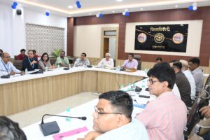 Prayagraj News: The District Magistrate gave instructions to ensure all preparations to prevent infectious diseases arising after the flood