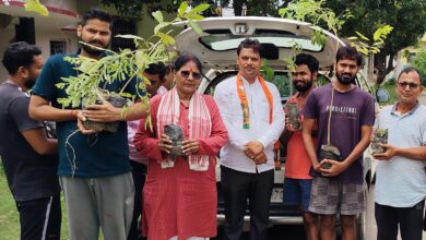 Bihar News- Bidupur. Under the campaign 'Ek Ped Maa Ke Naam', hundreds of fruit trees were planted by media in-charge Harish Singh in Gram Panchayat Sheetalpur Kamalpur under Raghopur assembly constituency.