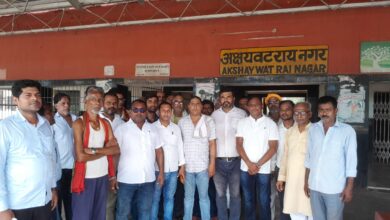 Bihar News Rajapakar Baranti police station area's Akshayvat Rai Nagar station has been welcomed by the people for the stoppage of the express train which started today