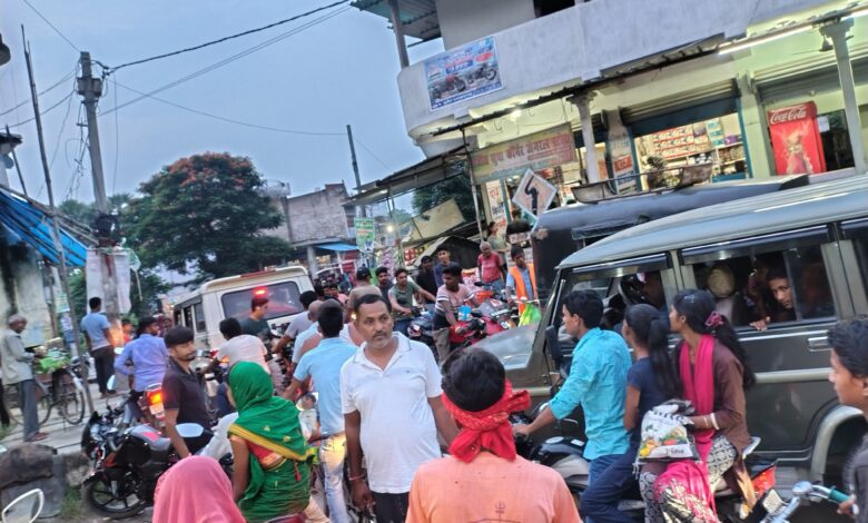 Bihar News- The fervor of Raksha Bandhan festival was seen in the markets all day on Friday. Sisters are busy preparing to tie Raksha Sutra on the wrists of their brothers