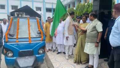 Bihar News प्रभारी मंत्री ने राजस्व महा-अभियान प्रचार वाहन को हरी झंडी दिखाकर किया रवाना 