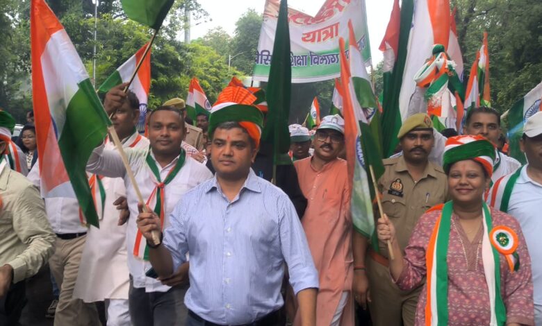 Prayagraj News: District Magistrate flagged off the Tiranga Yatra organized by Basic Education Department under the Har Ghar Tiranga program