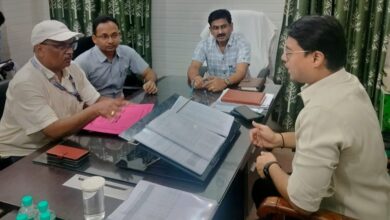 Bihar News: उप विकास आयुक्त सुमित कुमार ने मैनाटांड़ प्रखंड का किया औचक निरीक्षण
