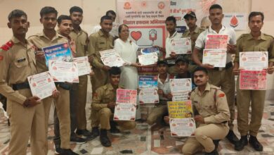 बेतिया जिलाधिकारी धर्मेंद्र कुमार ने सोमवारीय बैठक में अधिकारियों को निर्देश दिया कि विधानसभा चुनाव को प्राथमिकता दें और मतदान केंद्र तक की सड़कें दुरुस्त करें।