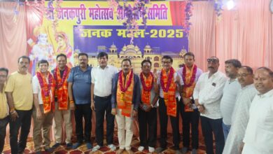 जनकपुरी कार्यालय पहुँचे शहर के चिकित्सक, प्रभु श्रीराम की आरती उतारी