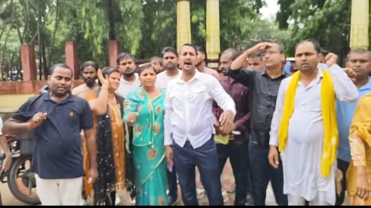 Bihar News Jansuraj's protest against the poor condition of GMCH Bettiah