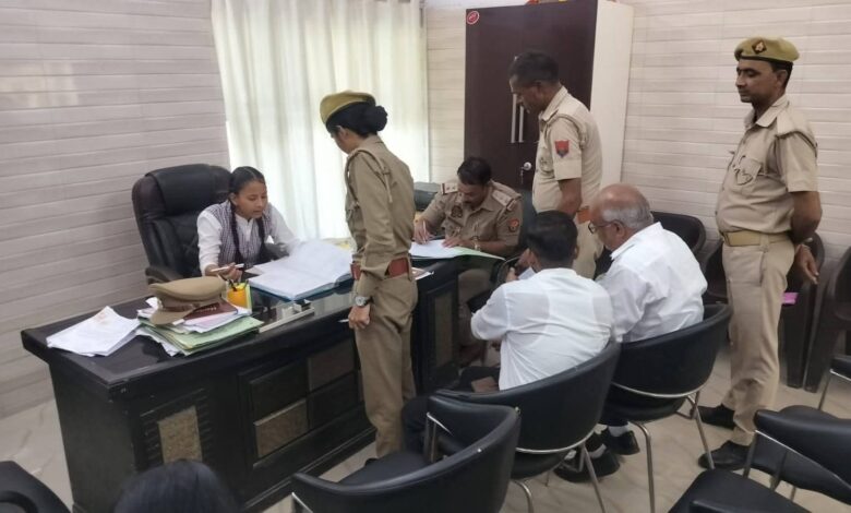 Agra News: Under Mission Shakti, Vaishnavi became a one-day police station in-charge.