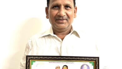 Agra News: Akhilesh Yadav honored teachers who did excellent work