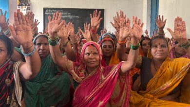 Bihar News: तेज बारिश के बावजूद महिला रोजगार योजना में उमड़ी भीड़, 40 हजार से अधिक महिलाओं ने भरे प्रपत्र
