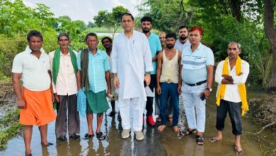 भाजपा नेता उपेंद्र सिंह ने किया बाढ़ प्रभावित गाँवों का दौरा, किसानों को मुआवज़े और हरसंभव सहायता का दिलाया भरोसा