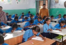 Bihar News: वैशाली के राजापाकर में शांतिपूर्ण और कदाचार-मुक्त अर्धवार्षिक परीक्षा, छात्र-छात्राओं में उत्साह