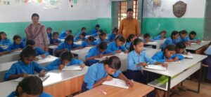 Bihar News: वैशाली के राजापाकर में शांतिपूर्ण और कदाचार-मुक्त अर्धवार्षिक परीक्षा, छात्र-छात्राओं में उत्साह