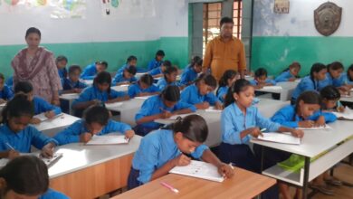 Bihar News: वैशाली के राजापाकर में शांतिपूर्ण और कदाचार-मुक्त अर्धवार्षिक परीक्षा, छात्र-छात्राओं में उत्साह