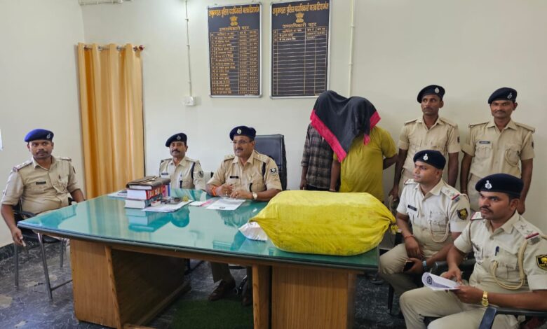 BiharNews- लौरिया थाना पुलिस ने 12.5 किलो गांजा के साथ दो तस्करों को किया गिरफ्तार