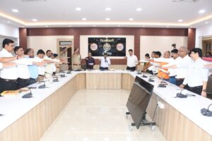 Prayagraj News: A meeting regarding the preparations for Dussehra and Durga Puja was held under the chairmanship of the District Magistrate.