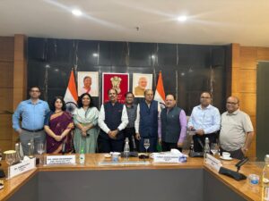 Agra News: The first meeting of DCFLI was held under the chairmanship of Chairman Puran Dawar, emphasis on completion, quality, design and industry expansion.