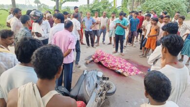 Bihar News- A young man died in a road accident on Wednesday afternoon near the petrol pump located at Babhani Math in Rajapakar block on Jandaha NH 322.