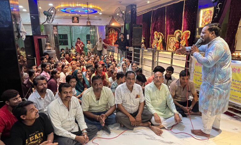 Agra News Khatu Shyam Sankirtan was organised on the third day of Ram Barat Festival.