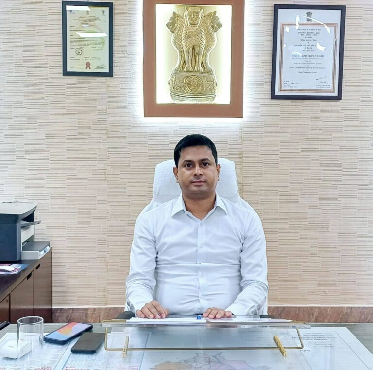 Bihar News: An FIR has been filed at the Gobardhana police station against Parsauni PACS president Baleshwar Khatait and manager Sonu Kumar.