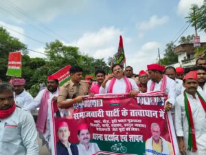 Prayagraj News: Workers of Samajwadi Party Assembly unit Karchana, under the leadership of the MLA, submitted a 10-point memorandum to the Sub-District Magistrate.