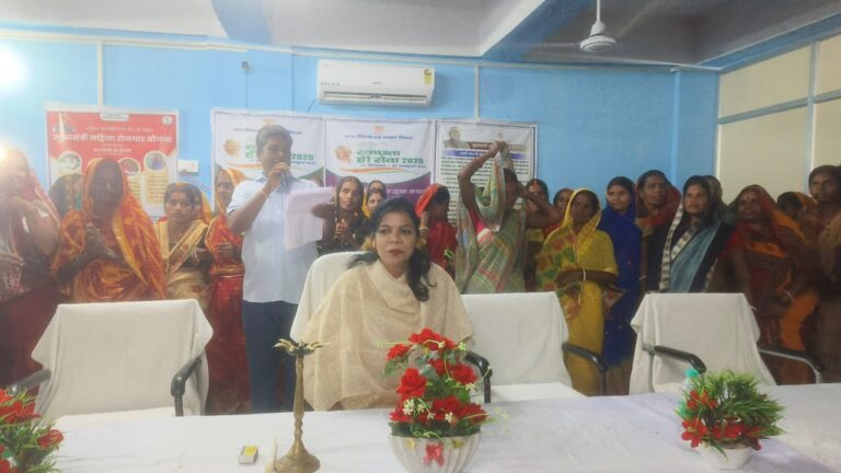 Bihar News- A women's dialogue program was organized in the auditorium of Municipal Council Mahnar under the chairmanship of Mrs. Varsha Singh.
