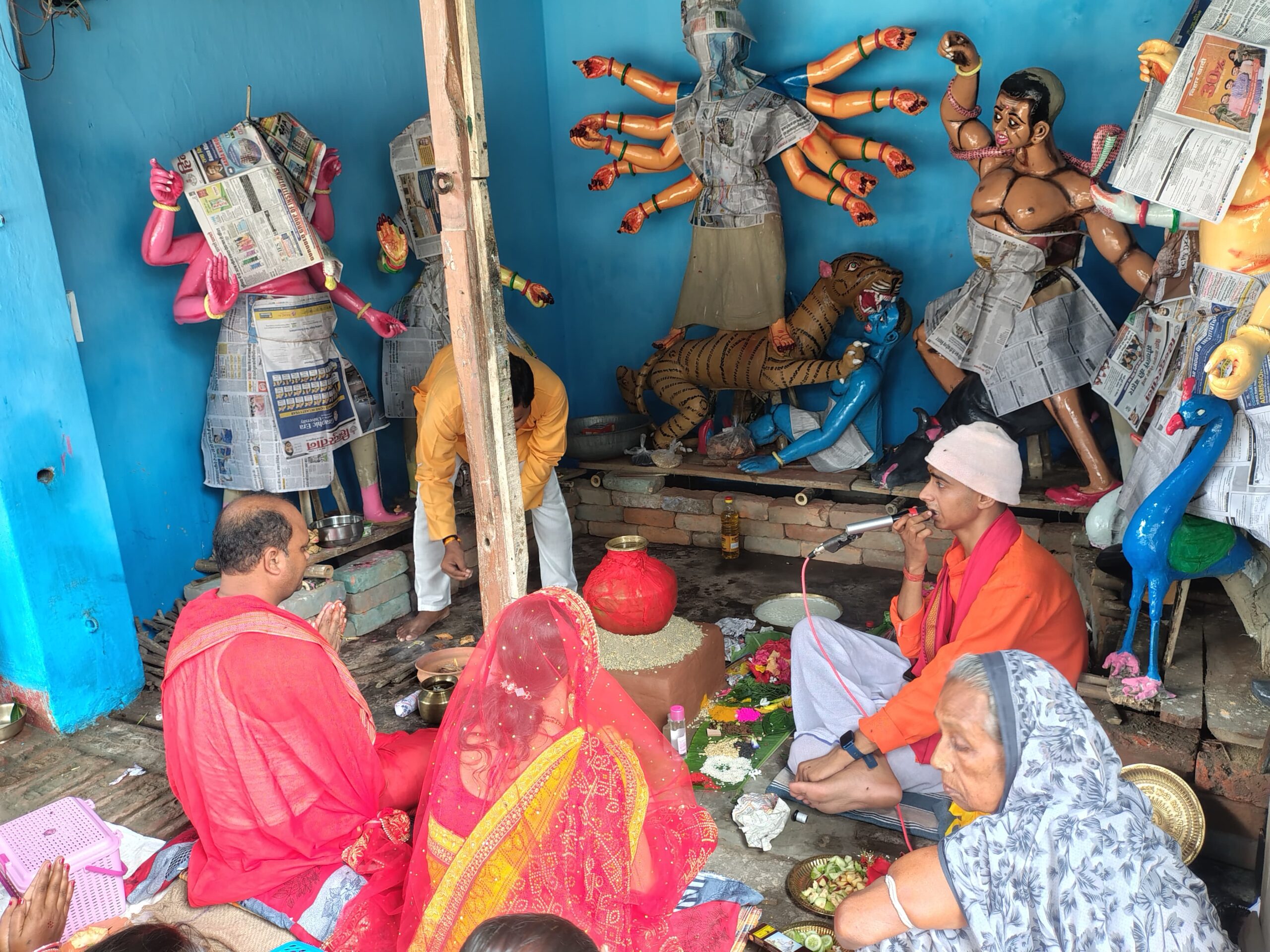 Bihar News- Navratri was started today with the religious rituals of Navratri Archana in all the puja pandals in different parts of the block area.