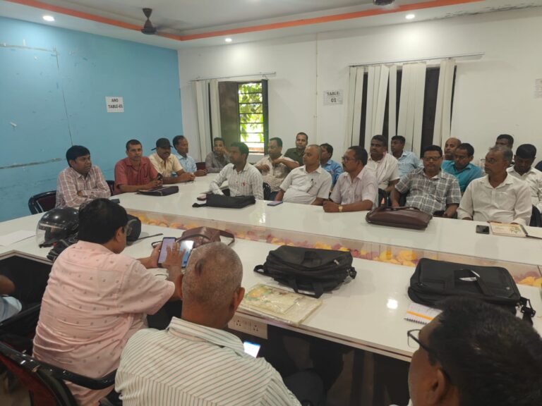 Bihar News- The meeting of All India Forward Block District Committee was held in the premises of a private school located in Rajapakar market.