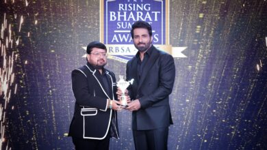 Actor Sonu Sood presented an award to the Mannate Foundation.