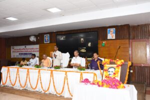 Lucknow News: Pandit Deendayal Upadhyay's birth anniversary was celebrated with great pomp at Deendayal Upadhyay State Rural Development Institute.