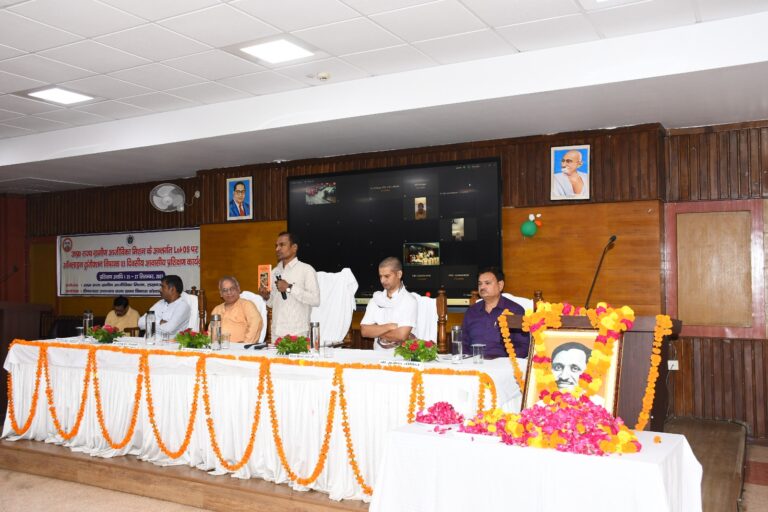 Lucknow News: Pandit Deendayal Upadhyay's birth anniversary was celebrated with great pomp at Deendayal Upadhyay State Rural Development Institute.