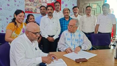 Prayagraj News: Vice Chancellor meets children from shelter homes on the occasion of Prime Minister's 75th birth anniversary fortnight; children delighted with toys