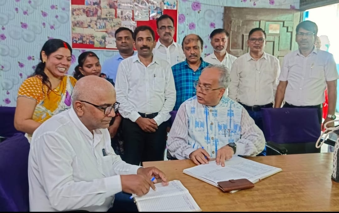 Prayagraj News: Vice Chancellor meets children from shelter homes on the occasion of Prime Minister's 75th birth anniversary fortnight; children delighted with toys