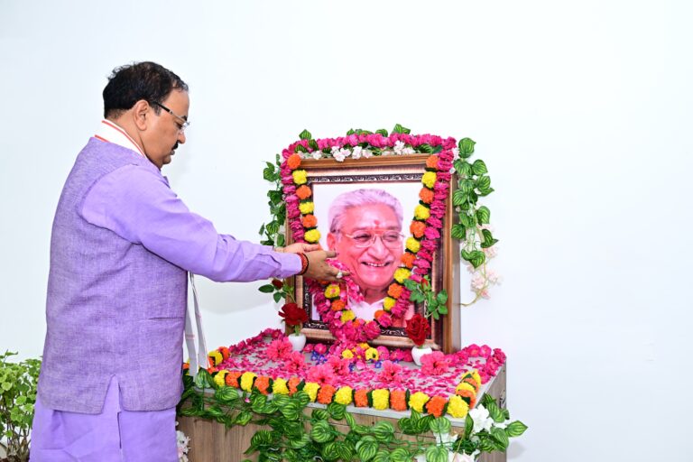 Lucknow News: Deputy Chief Minister Shri Keshav Prasad Maurya paid tribute to Ashok Singhal on his birth anniversary by garlanding his portrait.