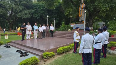 Prayagraj News: As per the orders of the District Magistrate, a police band playing patriotic songs was organised at Chandrashekhar Azad Park.