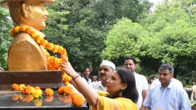 Prayagraj News: On the occasion of the birth anniversary of Shaheed-e-Azam Bhagat Singh, a program was organized at Amar Shaheed Chandrashekhar Azad Park.
