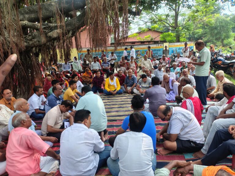 Bihar News: The Panchayat Government building being constructed at the end of the Panchayat in the premises of the Panchayat Bhawan located in Dumri village of Mirpur Patar Panchayat was opposed.