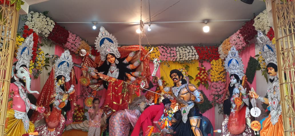 Bihar News, On Tuesday, on the Maha Ashtami date of Sharadiya Navratri, a crowd of devotees gathered in various puja pandals of the block area since morning.