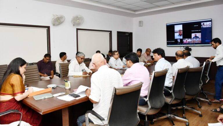 Prayagraj News: Divisional review meeting of development works concluded under the chairmanship of Divisional Commissioner.  
