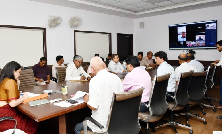 Prayagraj News: Divisional review meeting of development works concluded under the chairmanship of Divisional Commissioner.