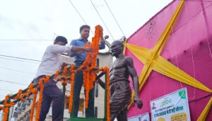 BiharNews *District Magistrate garlanded Mahatma Gandhi on his 156th birth anniversary, giving the message of truth and non-violence.