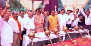 राष्ट्रीय अग्रसेना द्वारा हलवाई की बगीची स्थित देवीजी मंदिर परिसर में भूमि पूजन सम्पन्न, डबल स्टोरी भवन में होंगे AC हॉल, योग क्लास, शास्त्र-शस्त्र प्रशिक्षण की सुविधा