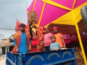 Bihar News- On Friday, the idols of Goddess Durga installed in the block area were immersed.