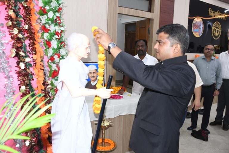 Prayagraj News: The District Magistrate paid homage to the Father of the Nation and former Prime Minister Late Shastri ji by garlanding his portrait.