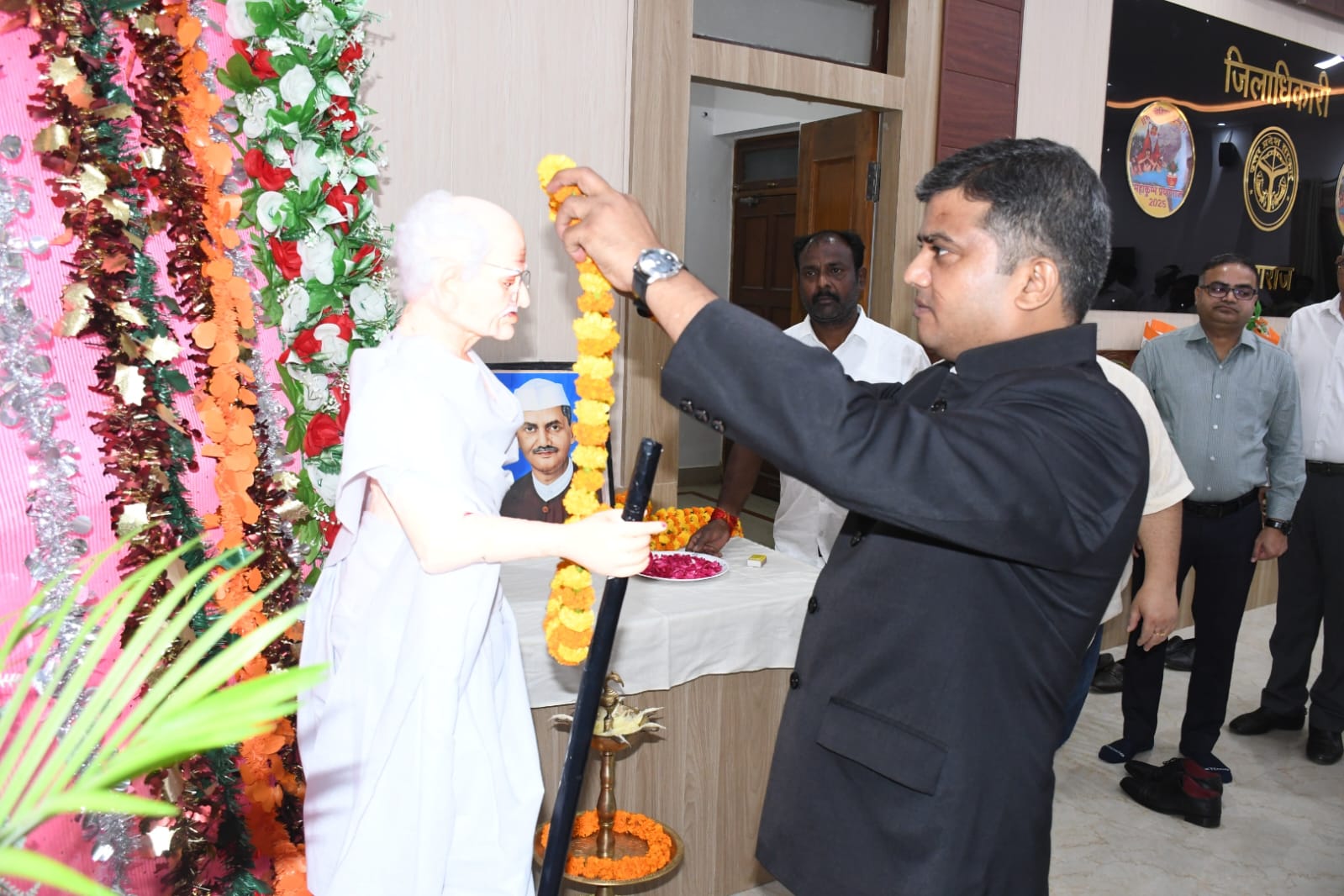 Prayagraj News: The District Magistrate paid homage to the Father of the Nation and former Prime Minister Late Shastri ji by garlanding his portrait.