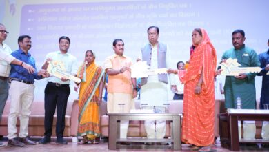 Bihar News: A celebration of development in West Champaran: Land for 601 beneficiaries, housing for 200 beneficiaries, JVP licenses for 202 beneficiaries, jobs for 150 candidates, and toilets for 100 beneficiaries.