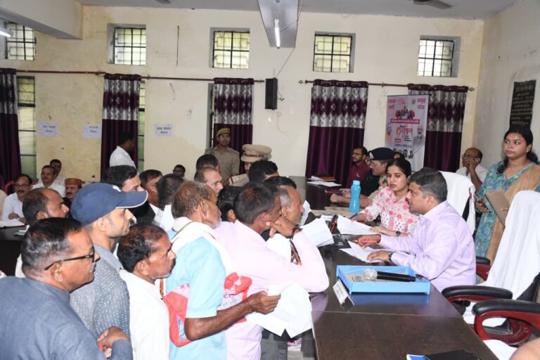 Prayagraj News: The District Magistrate directed to resolve the complaints received on the resolution day in a quality and timely manner.