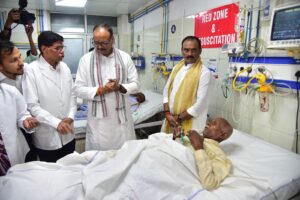 Prayagraj News: Honorable Deputy Chief Minister visited Swarup Rani Hospital and took stock of the health facilities and other arrangements available there.