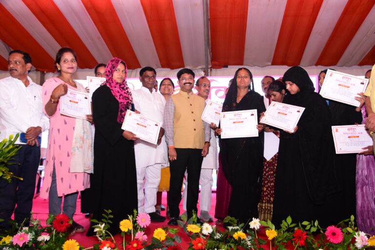 Prayagraj News: Hon'ble Minister Shri Nandi ji inaugurated the 10-day trade show of Prayagraj district under UP International Trade Show-2025.