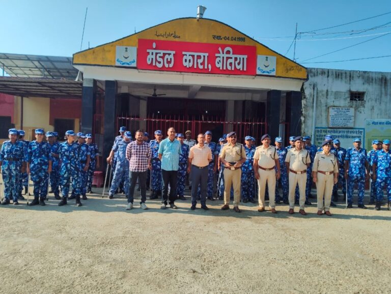 Bihar News: The SDO and SDPO conducted a surprise inspection of the Divisional Jail, Bettiah.