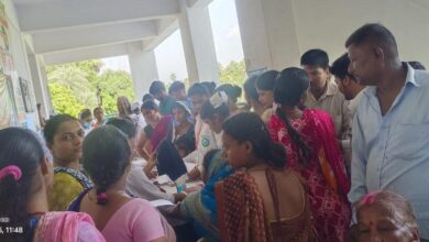 Bihar News-Health of 117 women was examined under the Pradhan Mantri Janani Suraksha Yojana in the premises of Community Health Center Rajapakar.
